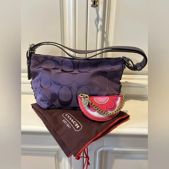 💐🌺Coach Plum Purple Signature Canvas Hobo Bag - Picture 1 of 7